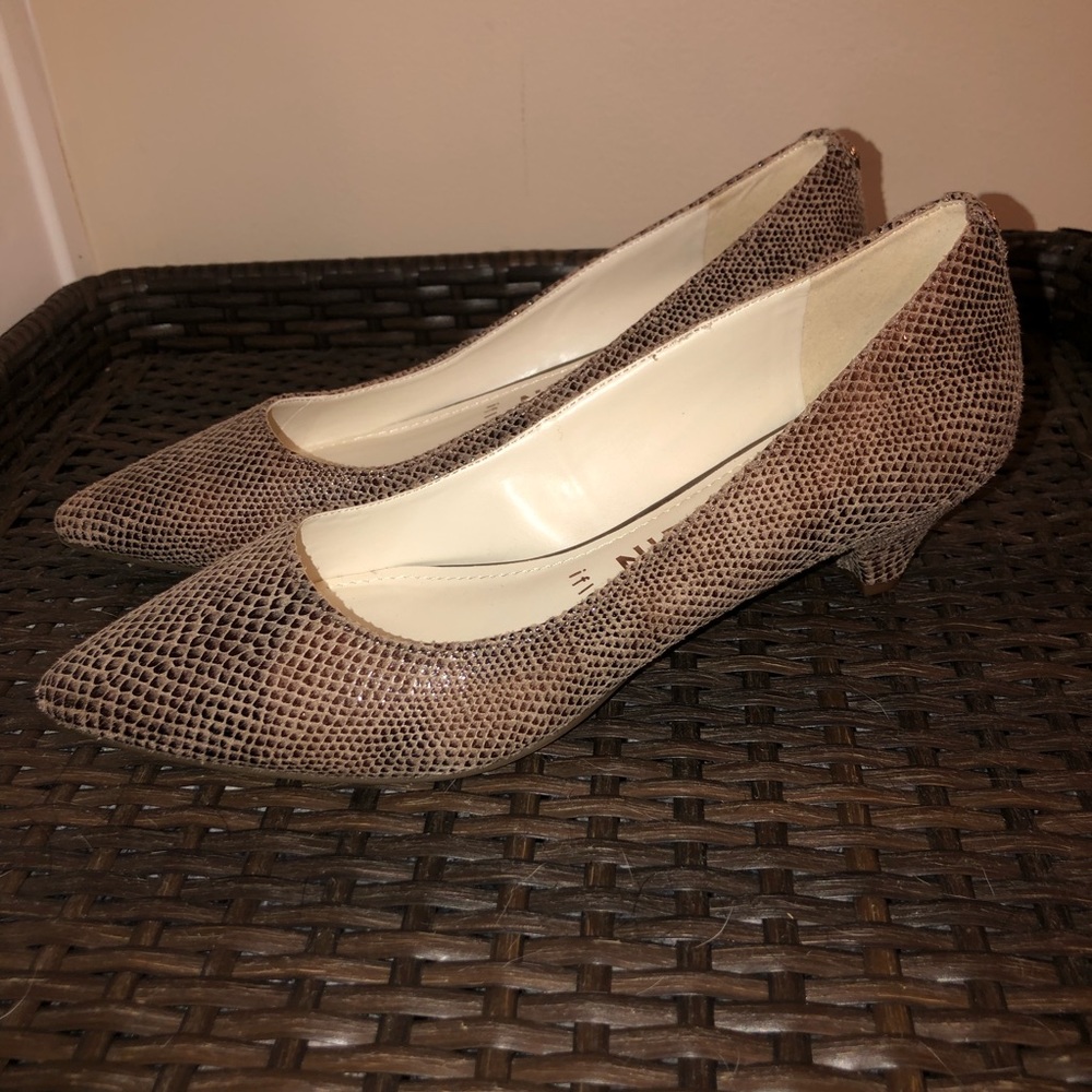 Anne Klein Snake Skin Akxmay Pointed Toe Kitten Heel 8